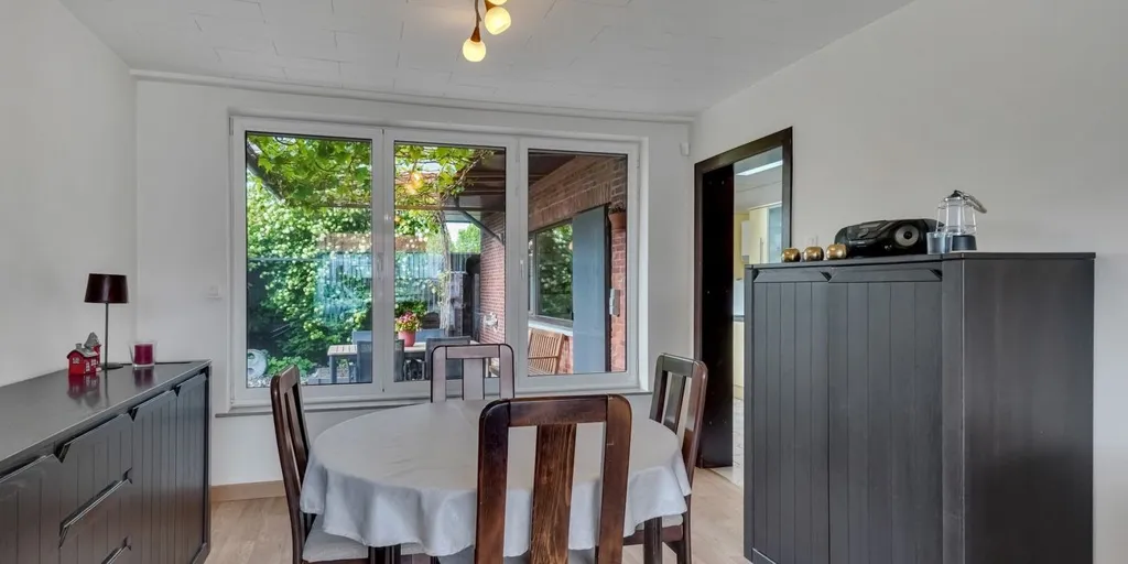 Salle à manger - Maison à Demi-Étage avec Jardin à Hasselt