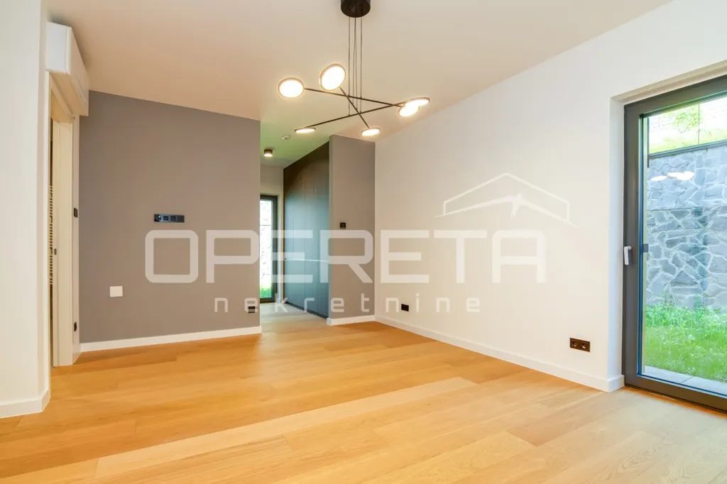 Entrée - 4-Room Apartment with Cathedral View in Centar