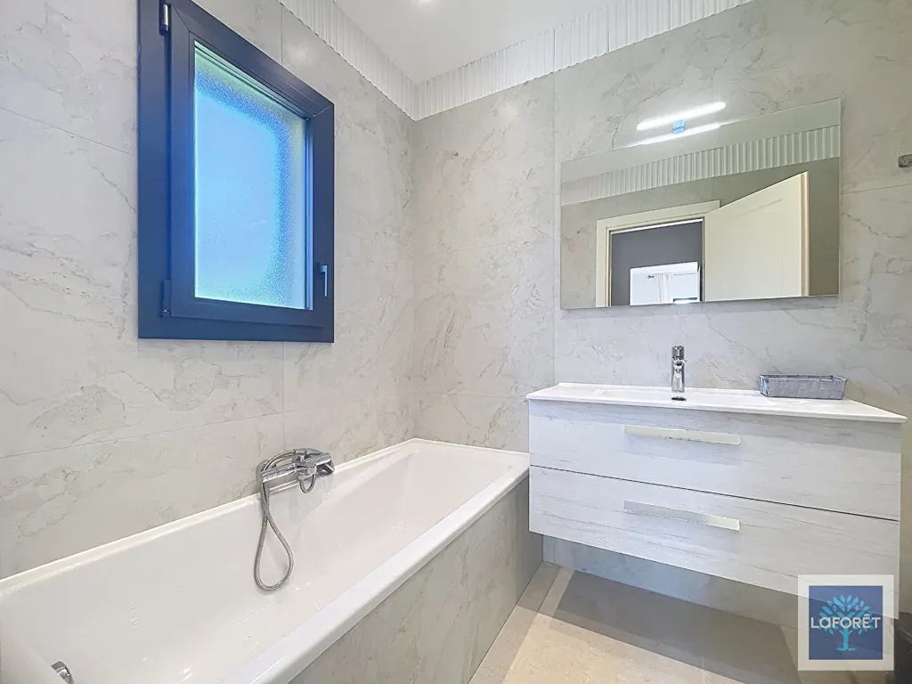 Salles de bain - Villa Neuve avec Piscine à Saint-Paul-de-Vence