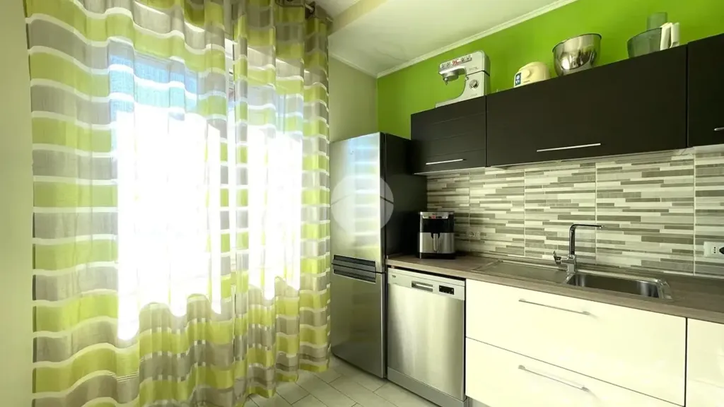 Cuisine - Renovated Apartment with Mountain View in Brescia