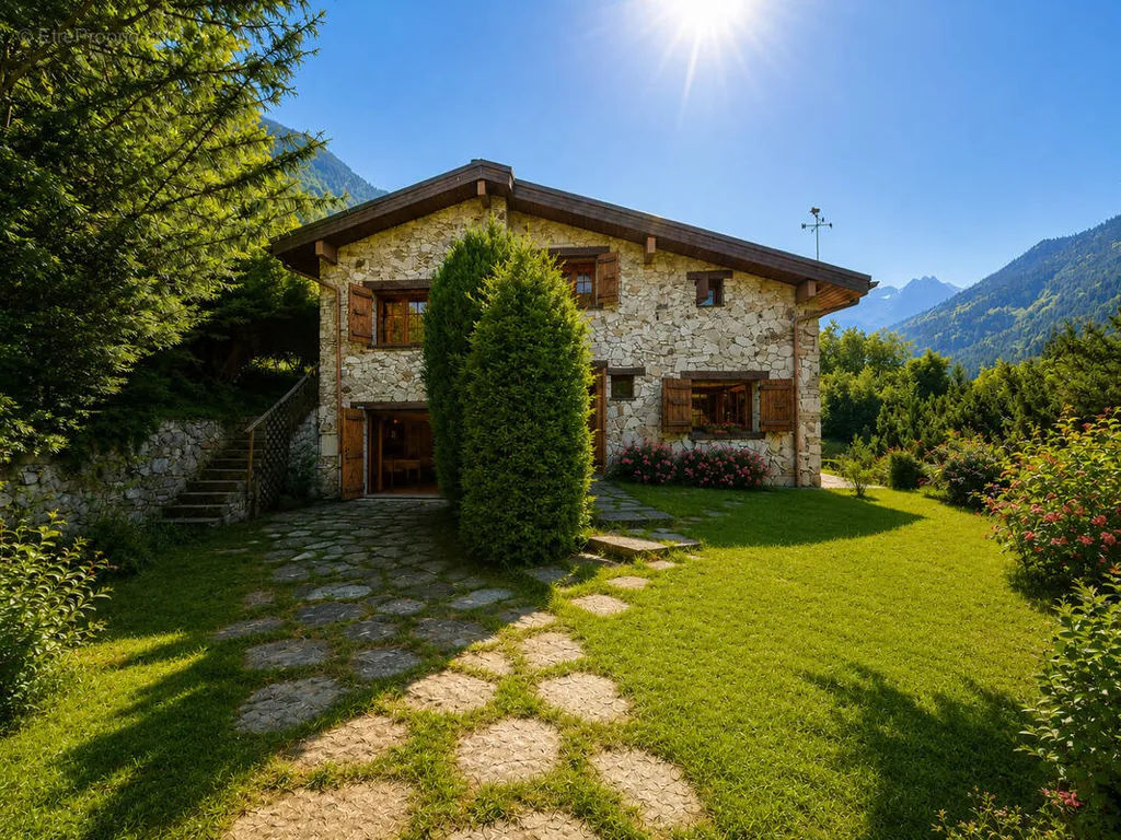 Esterno - House with Large Garden in Bozel