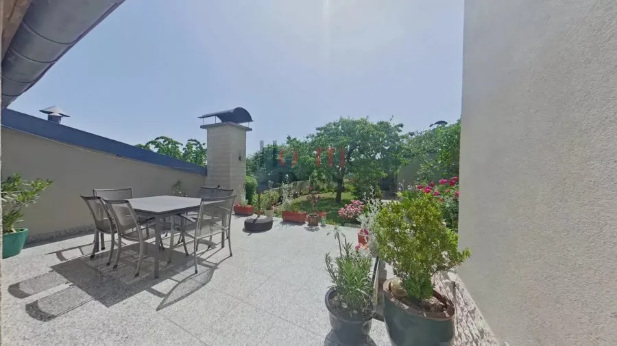 Terrasse - Maison Familiale avec Jardin à Remich