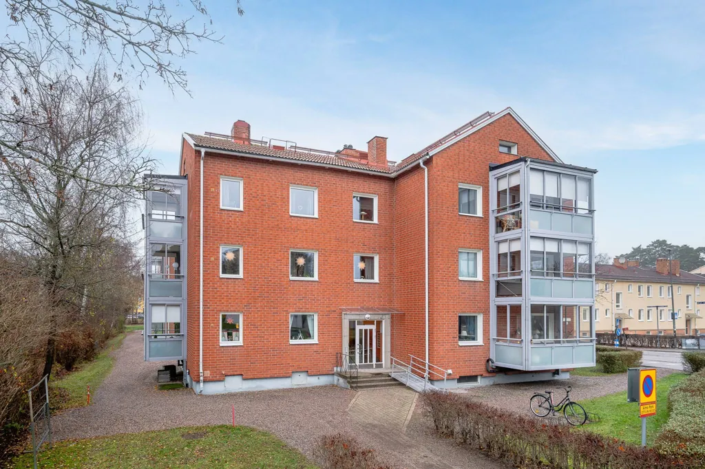 Exterior - Renovated Apartment with Balcony in Södermanland