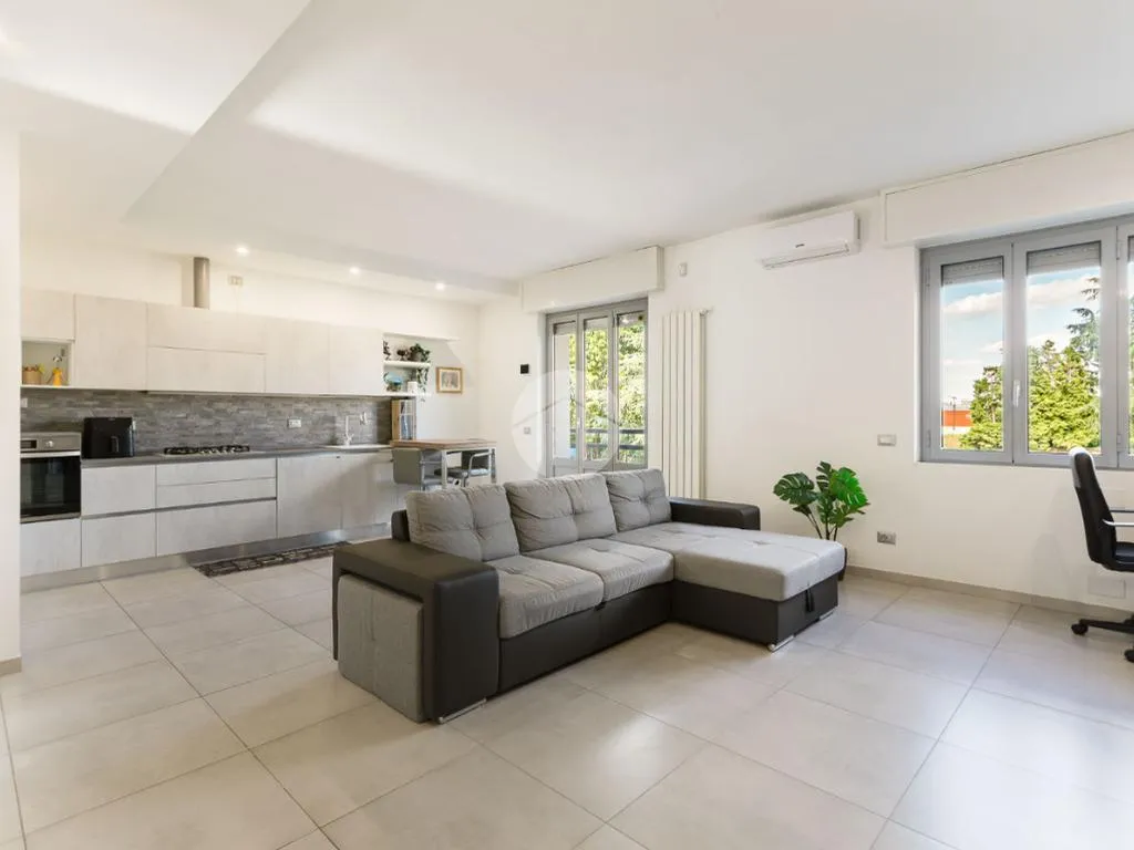 Elutuba - Rear-Facing Two-Bedroom Flat in Bollate