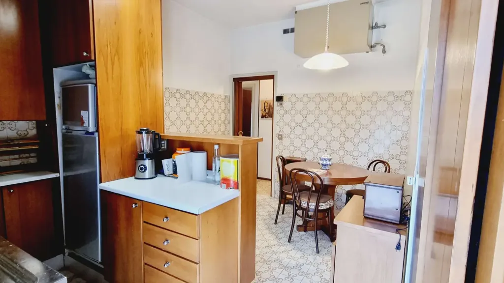 Cuisine - Apartment with Balcony in Piacenza