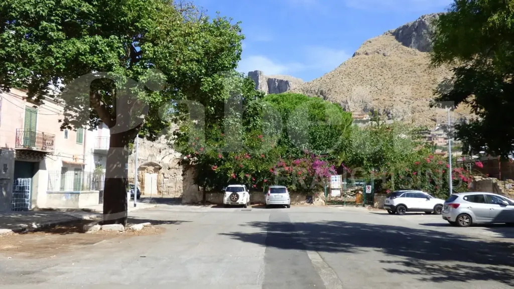 Rustic Villa with Balcony in Palermo