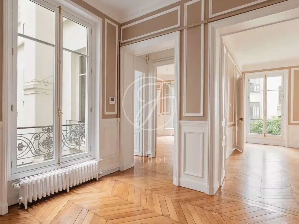 Séjour - Appartement de 5 Pièces avec Cour Arborée à Paris 75017