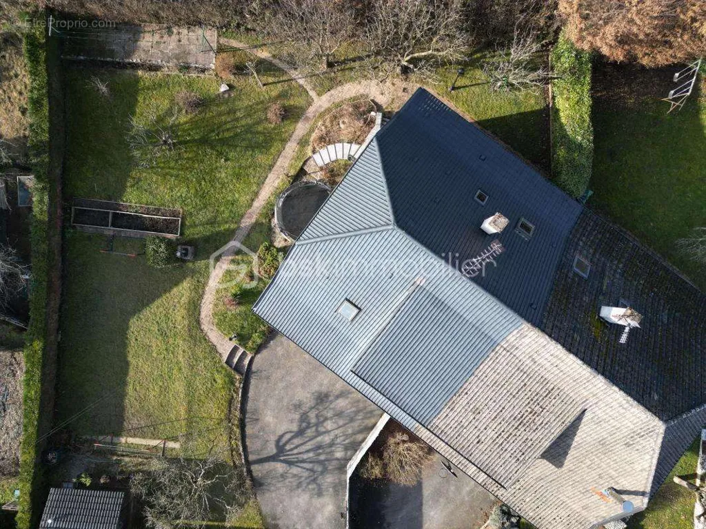 Õhuvaade - Detached House with Garden in Bromines