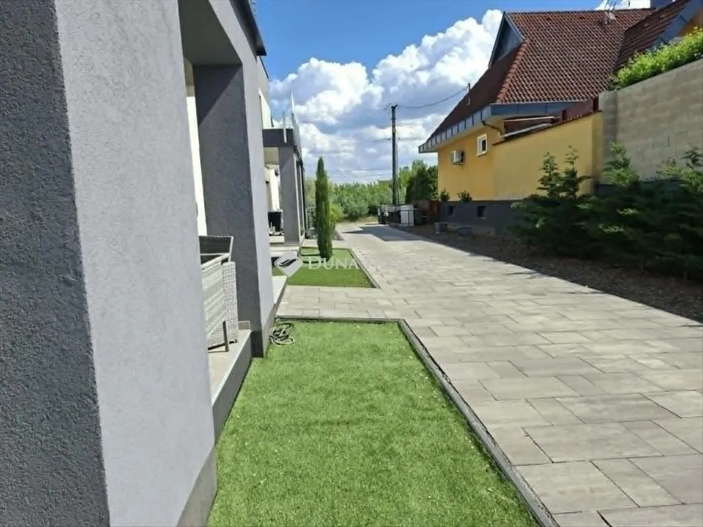 Jardin - Modern Apartment with Garden in Újhartyán