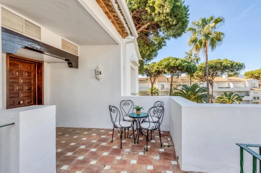 Terrass - Penthouse with Pool View in Estepona