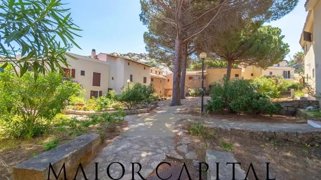 Aed - Rustic Villa with Private Garden in Arzachena