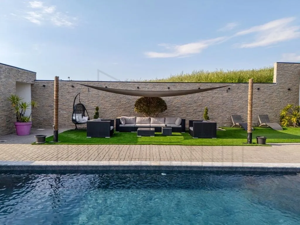 pool_area