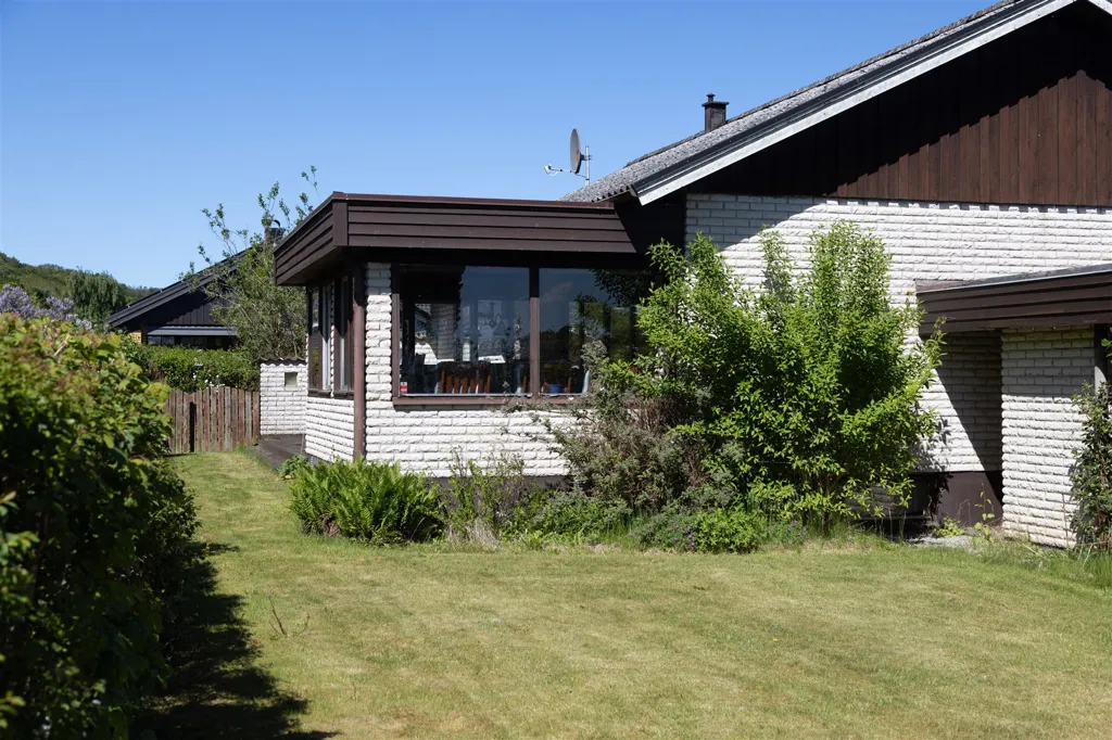Välivaade - One-Storey Villa with Large Corner Plot in Hasslöv