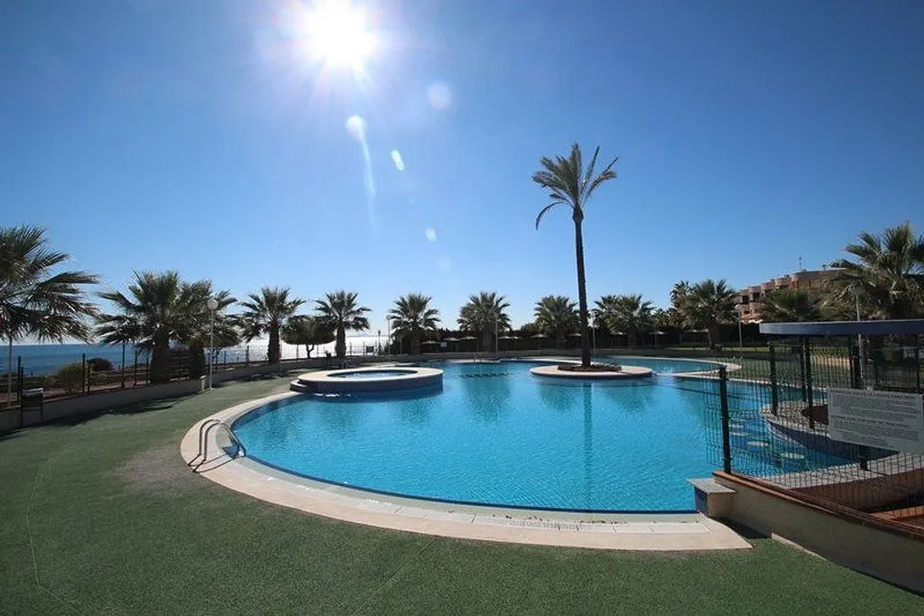 Bassein - Seafront Apartment with Pool in Cabo Roig