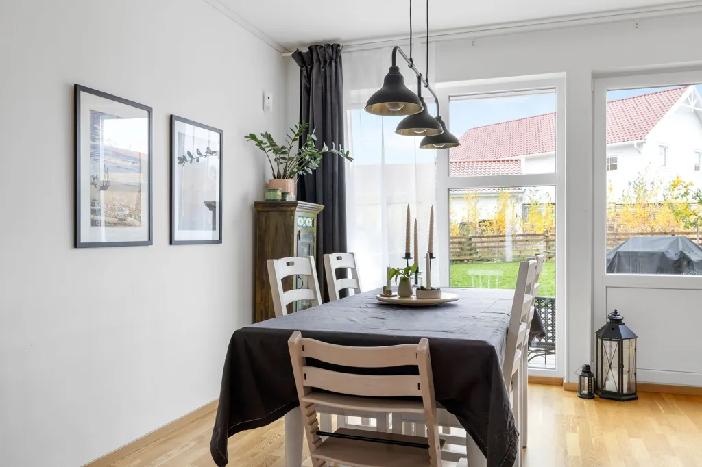 Söögituba - Duplex with Balcony in Viby Äng, Bålsta