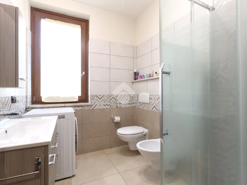 Salles de bain - Trilocale with Balcony in Lonato del Garda