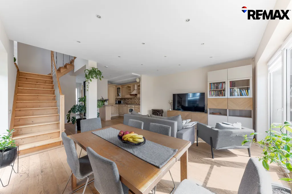 Elutuba - Spacious 3-Bedroom Cottage with Terrace in Tarandė