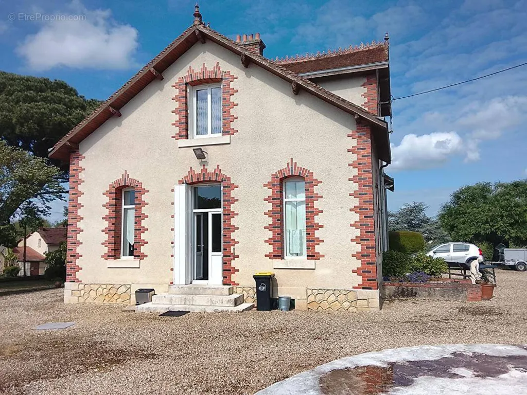 Exterior - Renovated Manor with Garden in Bélâbre