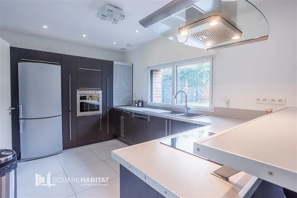 8-room house in Artres