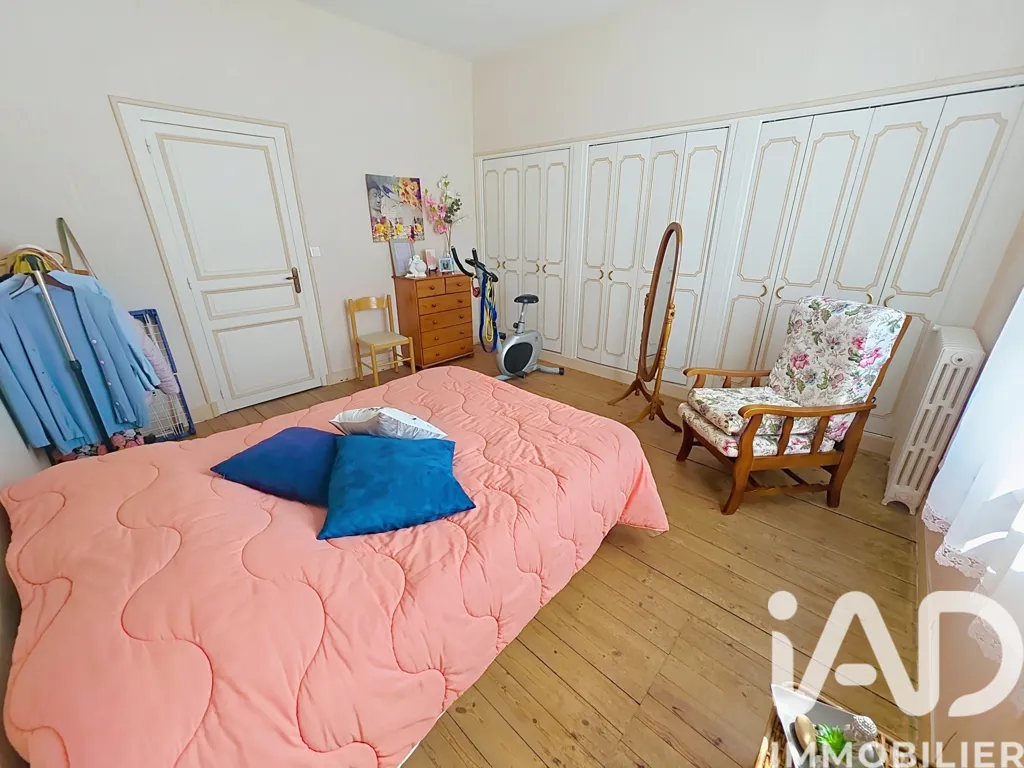 Bedrooms - Stone House with River View in Javerlhac