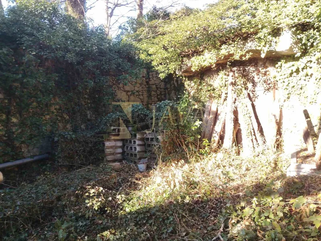 Aed - Two Stone Houses with Lake View in Tribalj