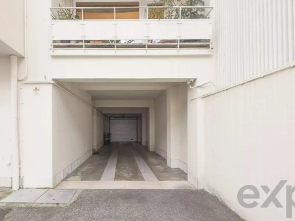 Garage - Penthouse Flat with Courtyard in Downtown Lisbon