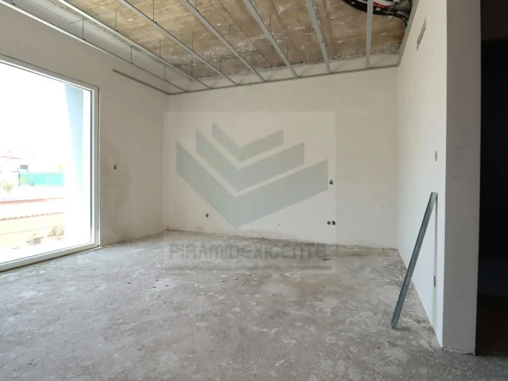 Pièces - Contemporary Duplex with Pool in Azeitão