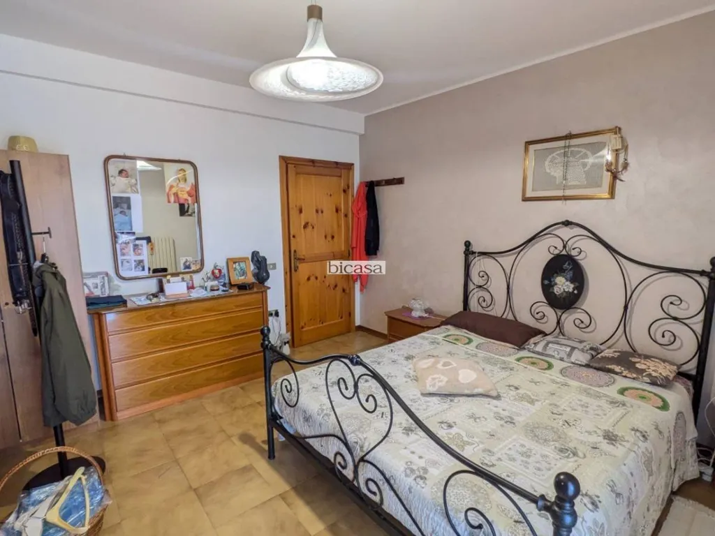 Magamistoad - Apartment with Hill View in Mombaroccio