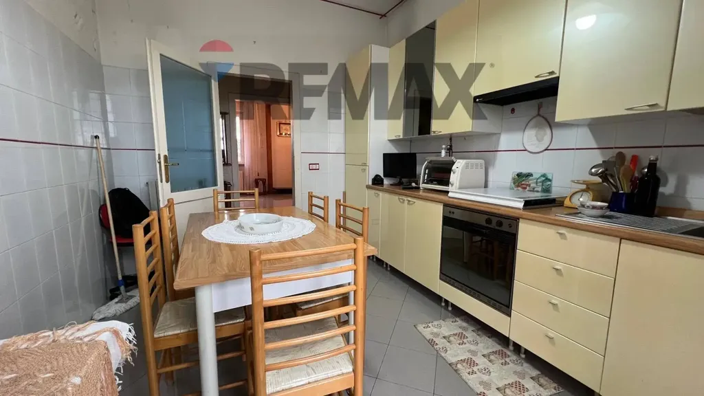 Cuisine - Spacious Apartment with Balcony in Chieti