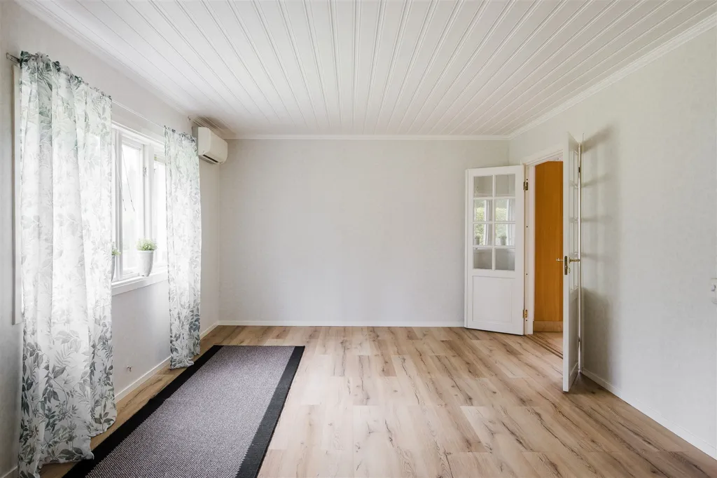 Toad - Charming Property with Development Potential near Kinnekulle
