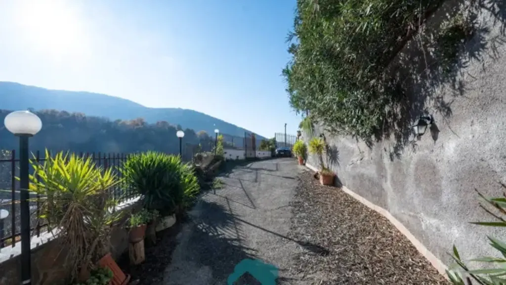 Villa with Garden in Poli