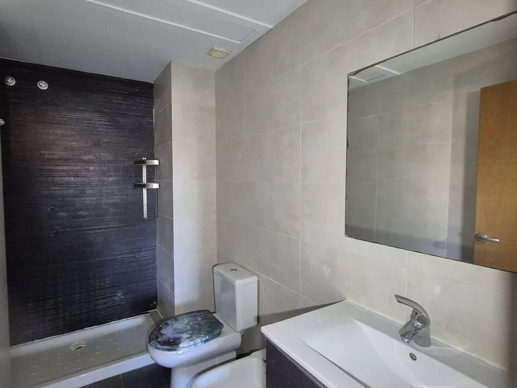 Salles de bain - 2-Bedroom Apartment with Garage in Ca n'Anglada