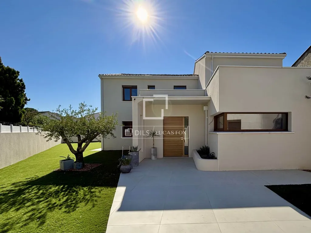 Extérieur - Maison Moderne avec Piscine à Jacou