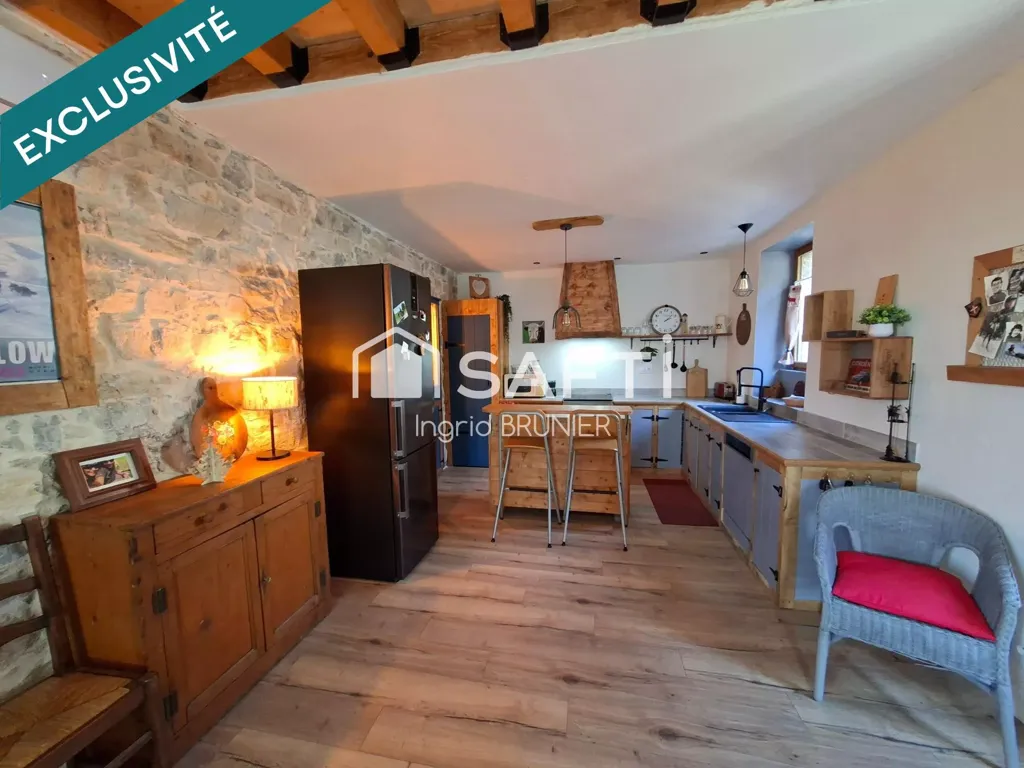 Salle à manger - Maison Rénovée avec Vue Lac à Lucey