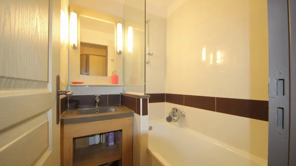 Salles de bain - Studio Cabine avec Vue sur l'Estérel à Cap Estérel