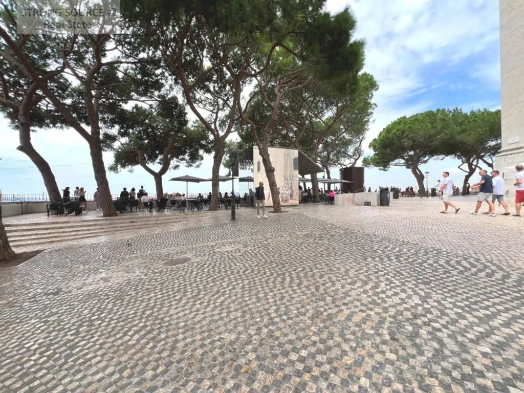Luxury Apartments with River View in Graca, Lisbon
