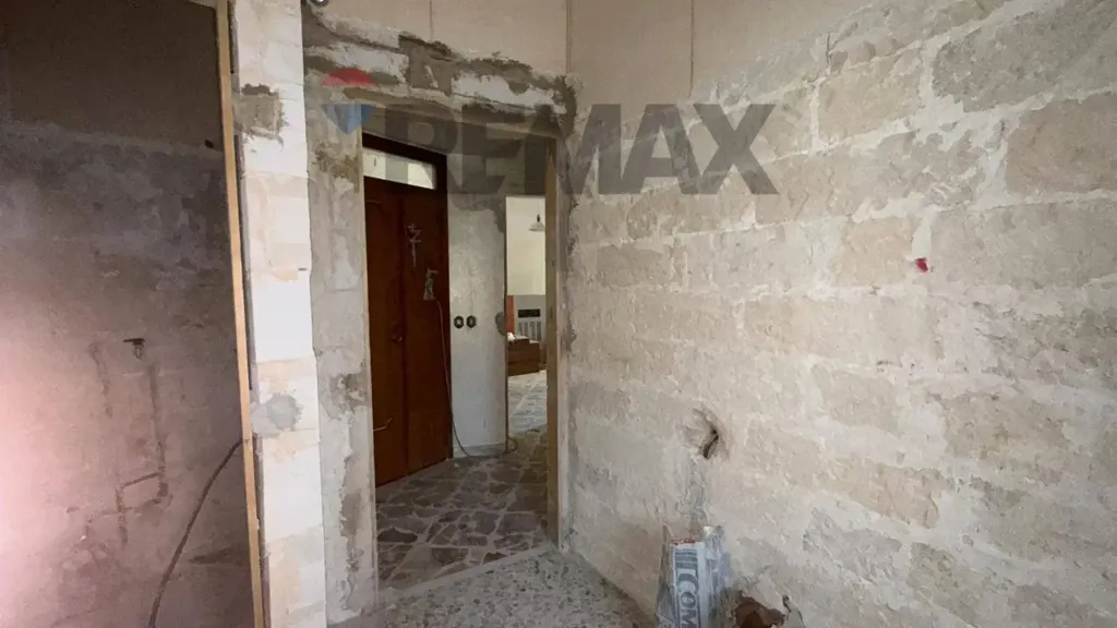 Ingresso - Three-Bedroom Apartment with Balcony in Modugno