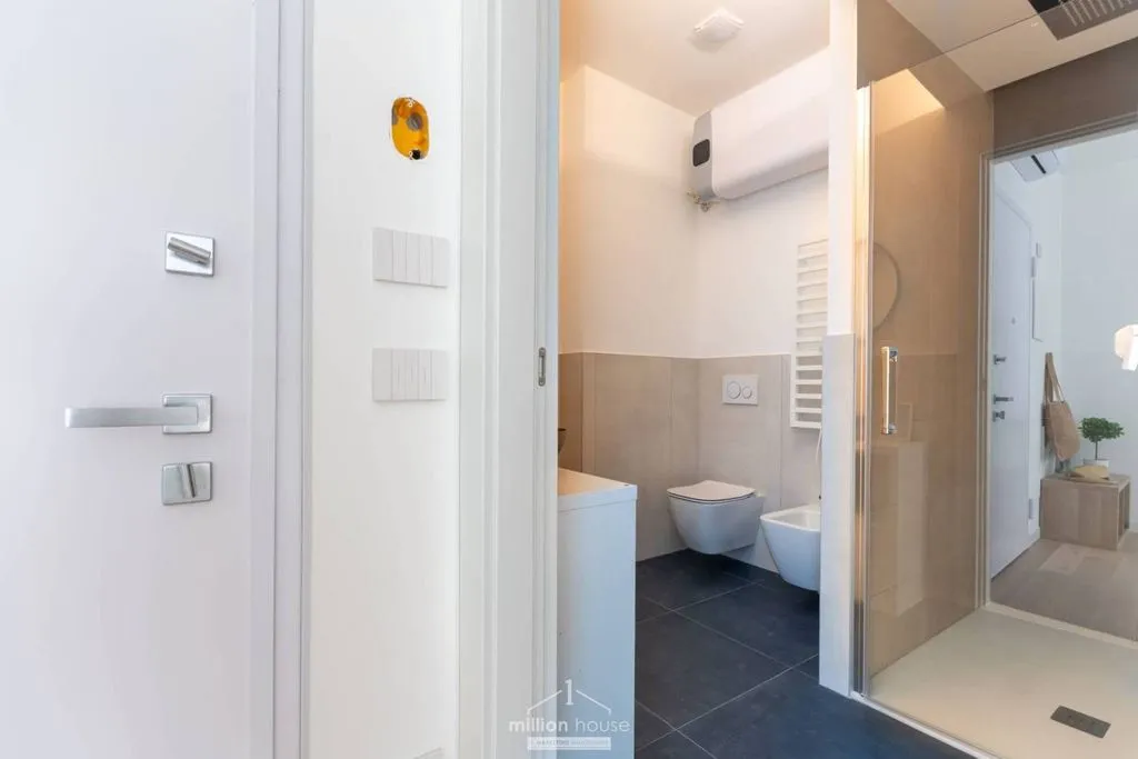 Salles de bain - Luxury Flat with High-End Finishes in Milan
