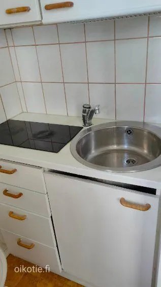 Köök - Studio Flat with Storage in Sörnäinen, Helsinki