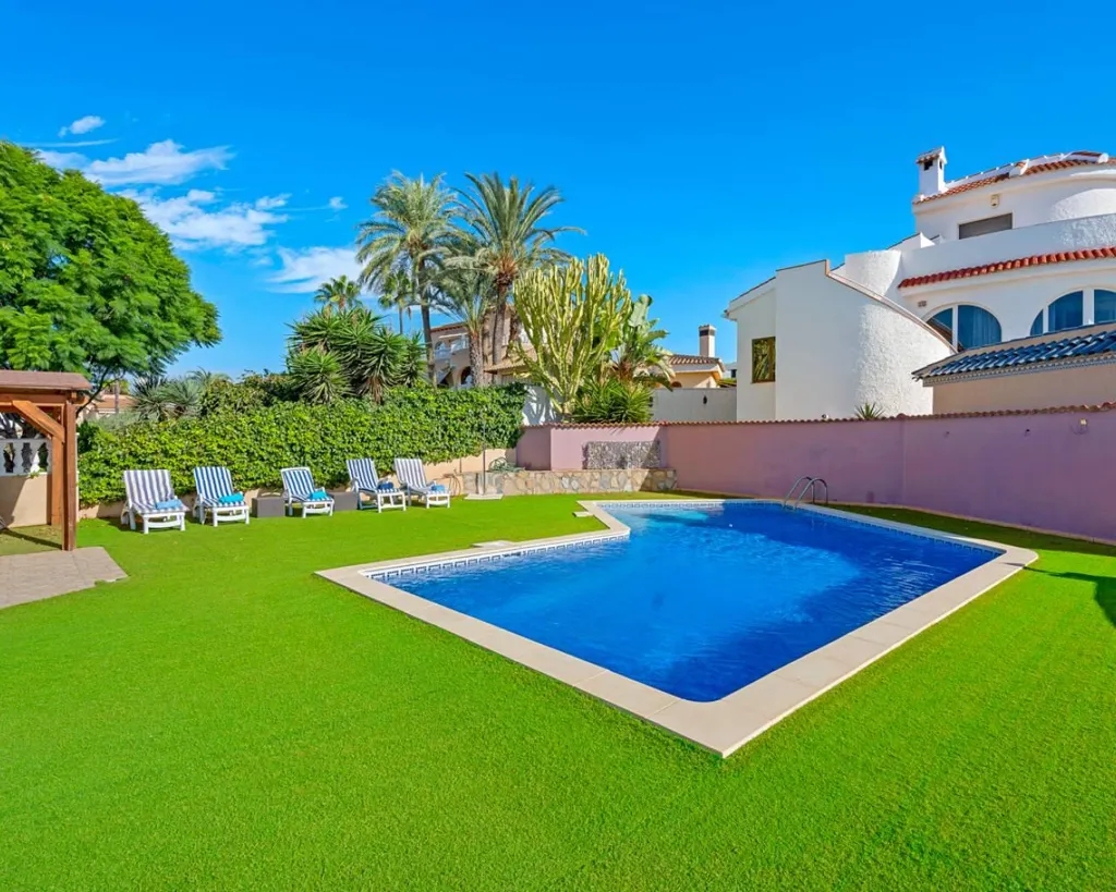 Bassein - Seven-Bedroom Villa with Pool in Ciudad Quesada