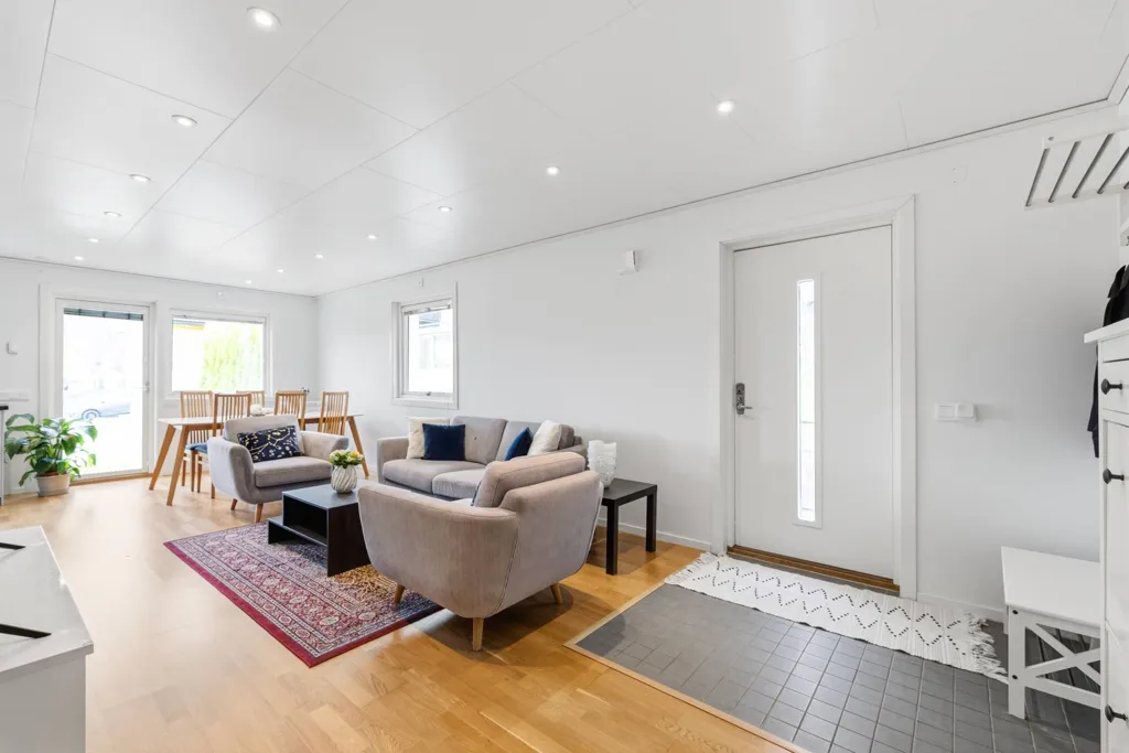 Elutuba - Two-Home Estate with Generous Outdoor Space in Jönköping