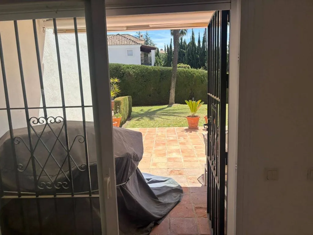 Terrasse - Apartment with Pool in Nueva Andalucía