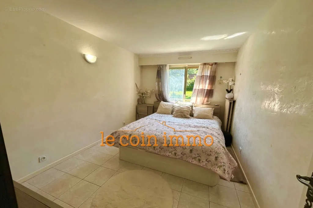 Chambres - Appartement Traversant avec Terrasse à Antibes