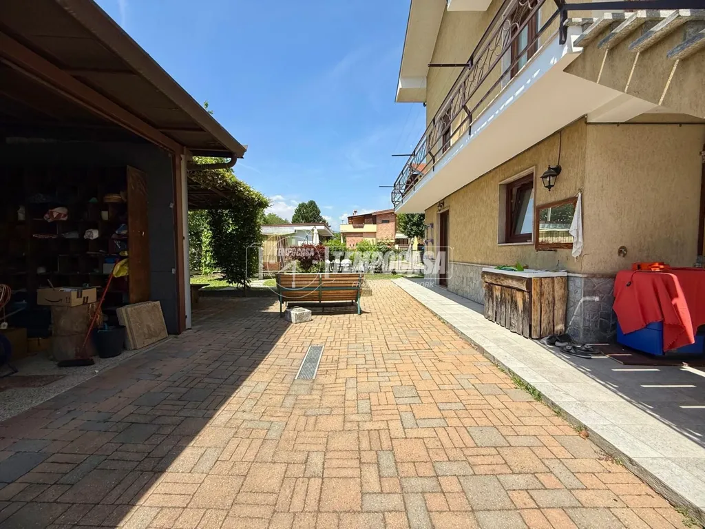 Välivaade - Bifamiliar Villa with Garden in Ciriè