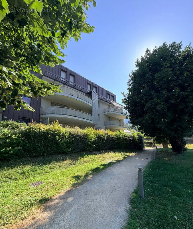 Exterior - Apartment with Terrace in Vizille