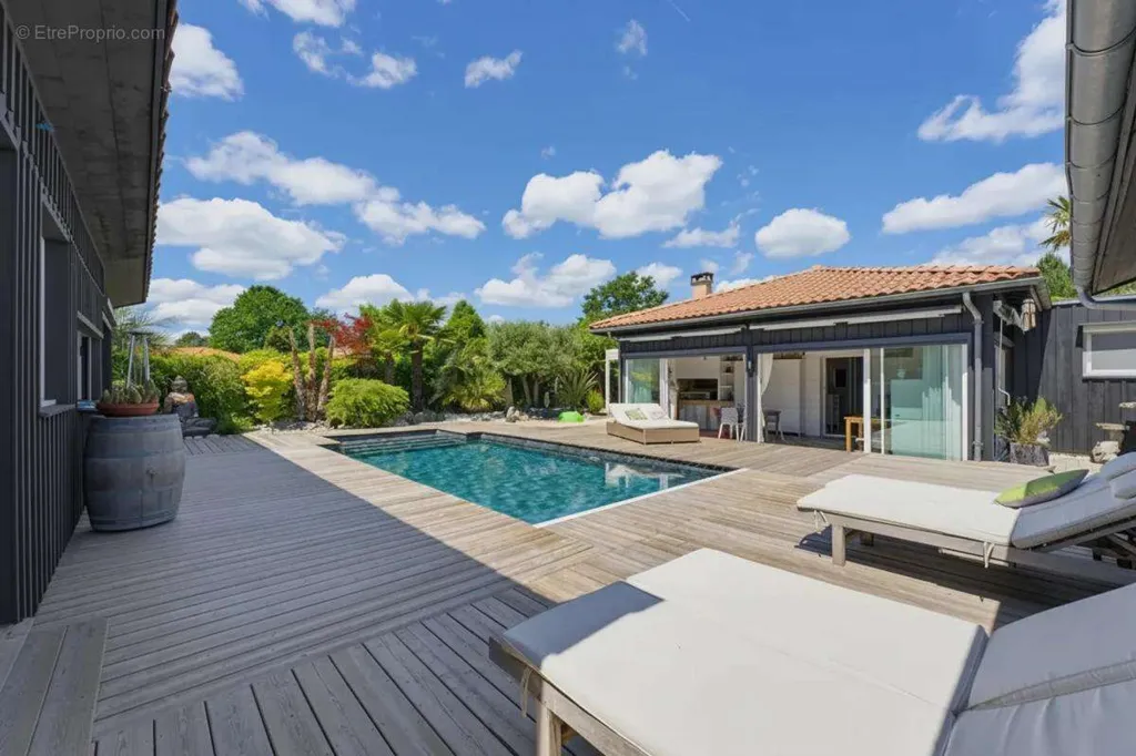 Piscina - Villa with Pool near Martignas-sur-Jalle