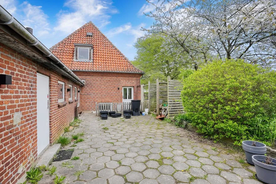 Garden - Old Property with Two Units near Kalundborg