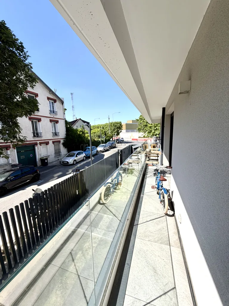 Balcon - Appartement avec Balcon et Parking à Romainville