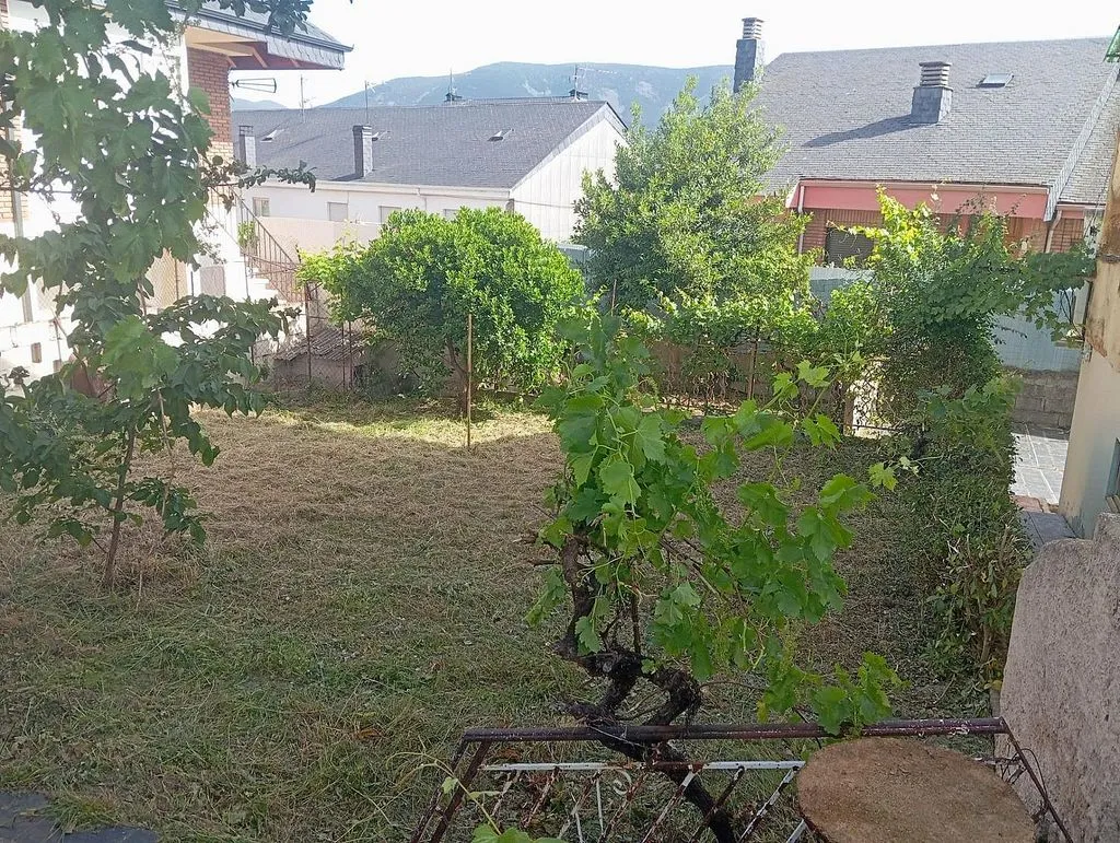 Giardino - Chalet with Two Independent Units in Bembibre