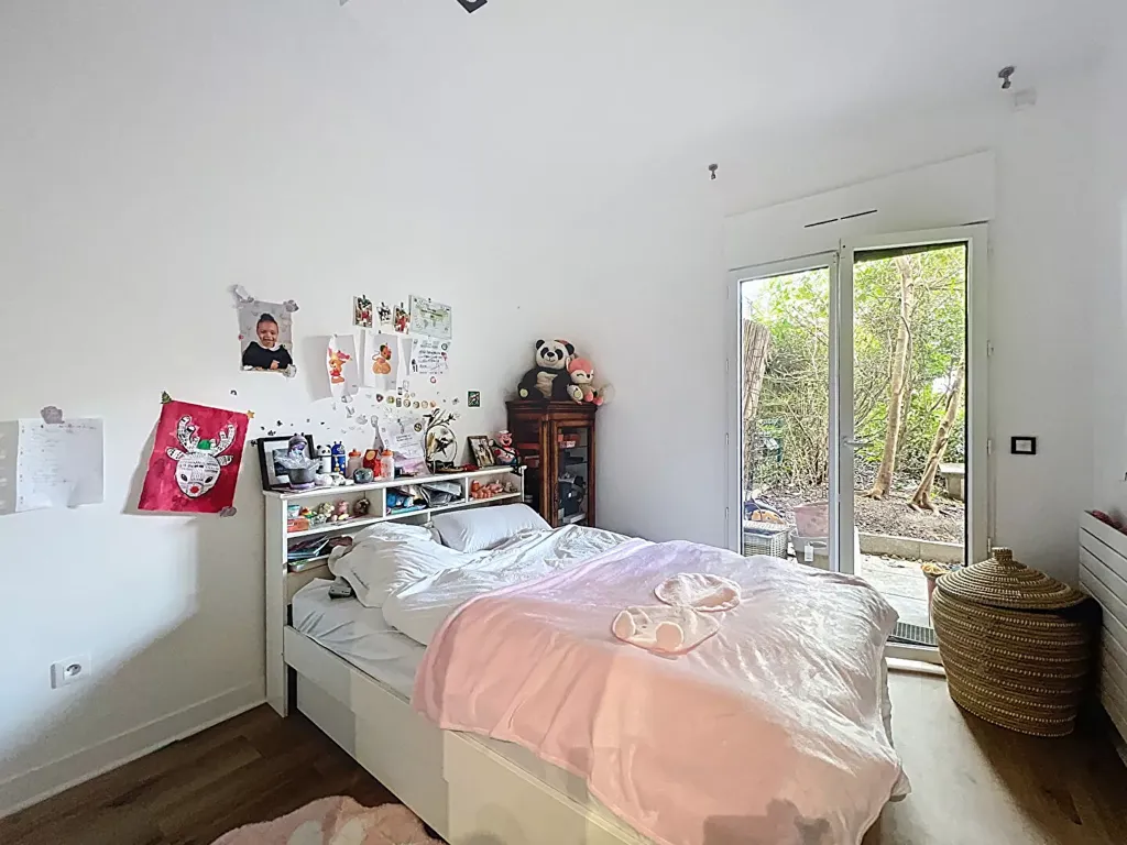 Chambres - Appartement Rez-de-Jardin avec Jardin à Suresnes